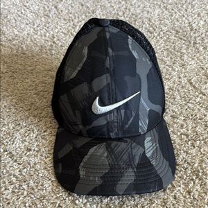 Nike Men’s Black and Gray Mesh Adjustable Trucker Hat